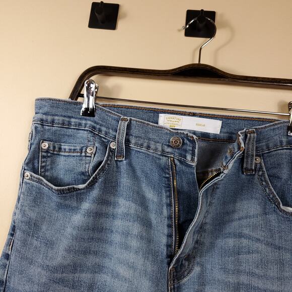 Levi's Signature Light Wash Regular Fit Straight Leg Jeans Size 33x30 - Picture 8 of 10